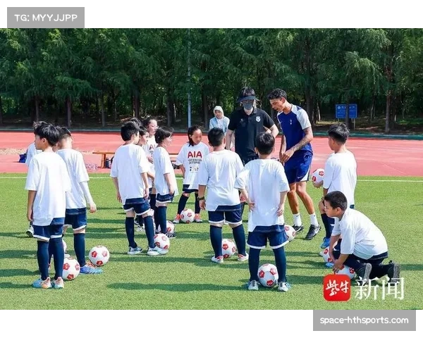 伦敦举行“足球与社区”展览，展示英超俱乐部基层青训项目成果。